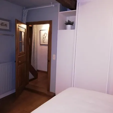 Un Logis Au 13 Faubourg De France à à 50m De La Semois Hébergement de vacances *