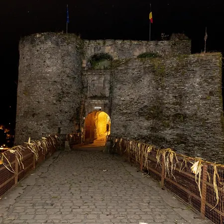 Semesterbostad Bouillon, Au Faubourg De France, Face A La Semois *