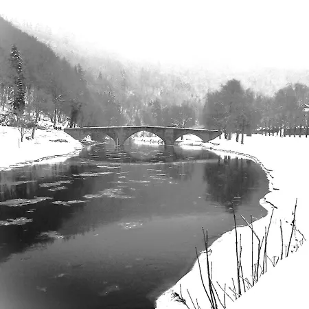 Au 13 Du Faubourg De France à Bouillon, Un Cocon Plein De Charme Hébergement de vacances
