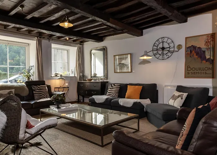 Au 13 Du Faubourg De France A Bouillon, Un Cocon Plein De Charme