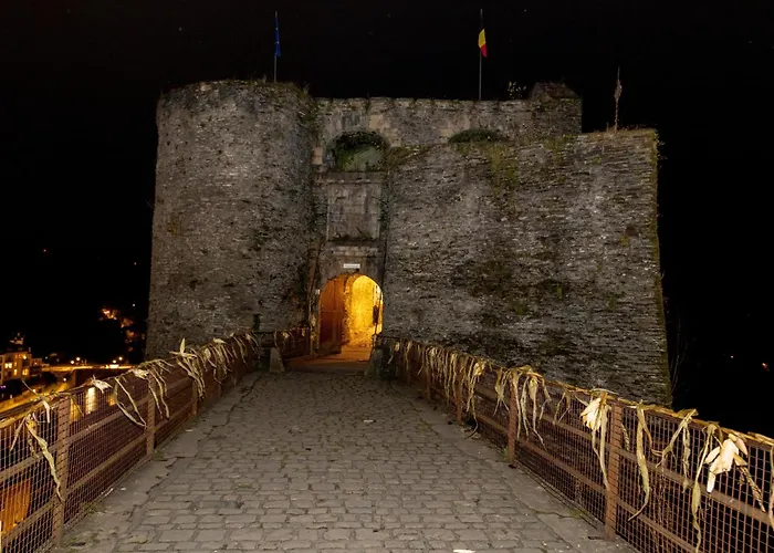 بيت للعطل Au 13 Du Faubourg De France A Bouillon, Un Cocon Plein De Charme *
