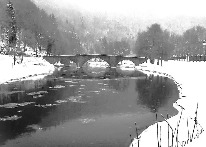 Au 13 Du Faubourg De France A Bouillon, Un Cocon Plein De Charme بيت للعطل